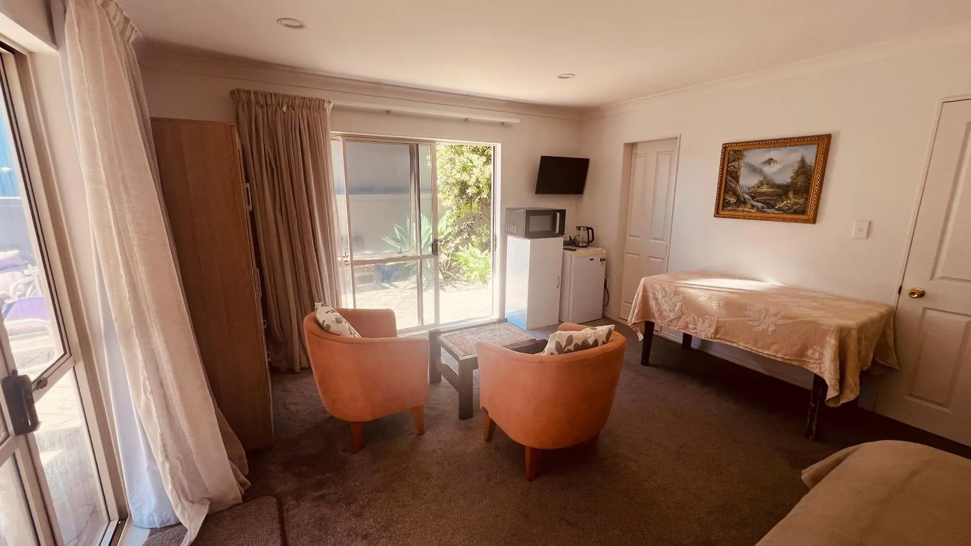 Beachside Bliss Tauranga 0*,
